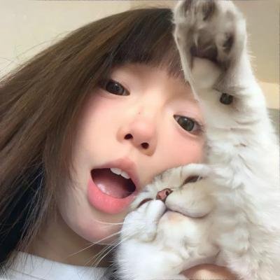 在角落，主教身边
